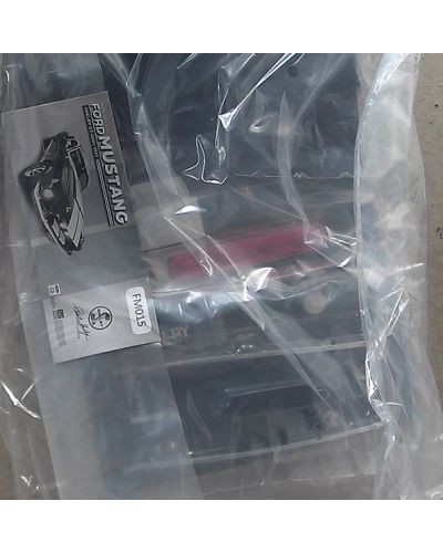 Costruisci la leggendaria Ford Mustang Shelby GT-500 in scala 1:6