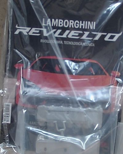 Costruisci la tua Lamborghini Revuelto in scala 1:8