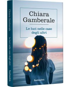 Libri, la scrittrice Chiara Gamberale presenta Le luci nelle case degli  altri